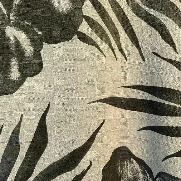 Tommy Bahama Men’s XL Silk Gray & Black Short Sleeve Hawaiian Shirt - Picture 5 of 7